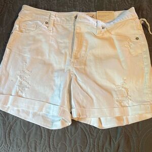 Universal Threads size 6 white shorts